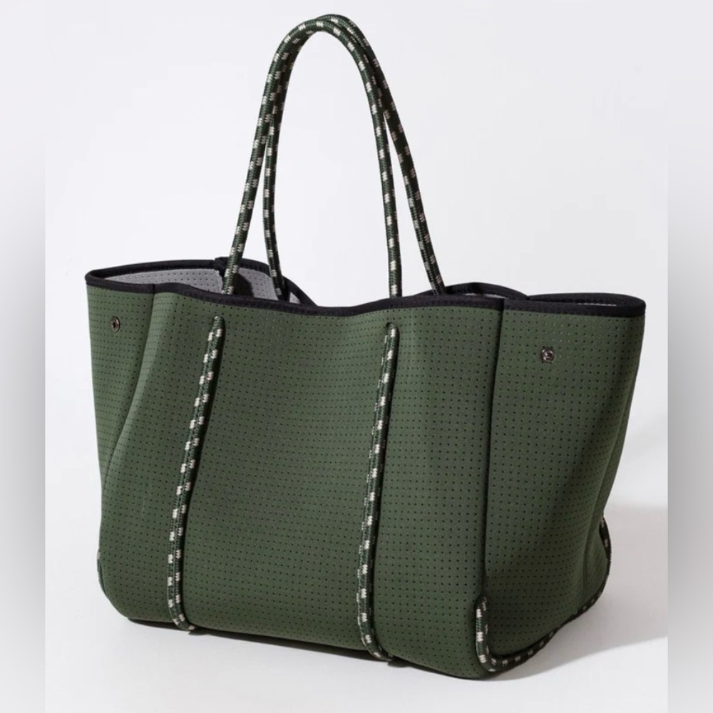 Popups brand large tote and additional pouch